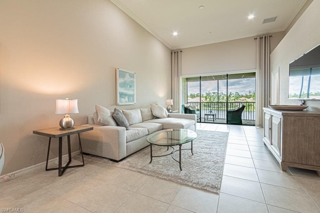 9433 Benvenuto Ct 202, Naples, FL 34119-18
