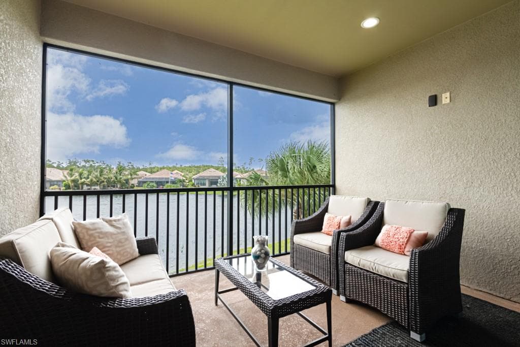 9433 Benvenuto Ct 202, Naples, FL 34119-21