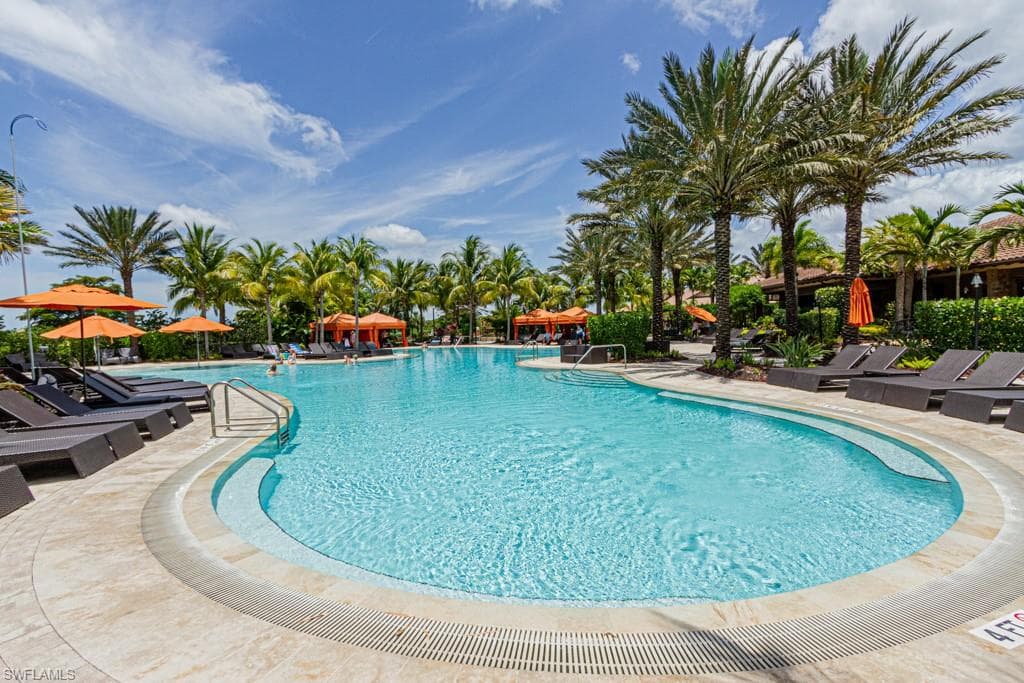 9433 Benvenuto Ct 202, Naples, FL 34119-28