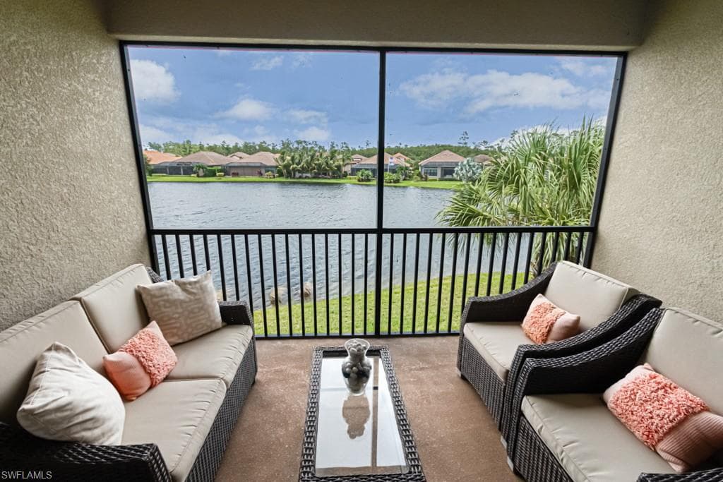 9433 Benvenuto Ct 202, Naples, FL 34119-2