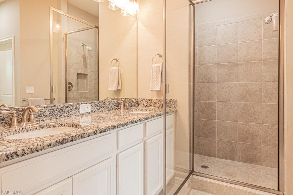 9433 Benvenuto Ct 202, Naples, FL 34119-6