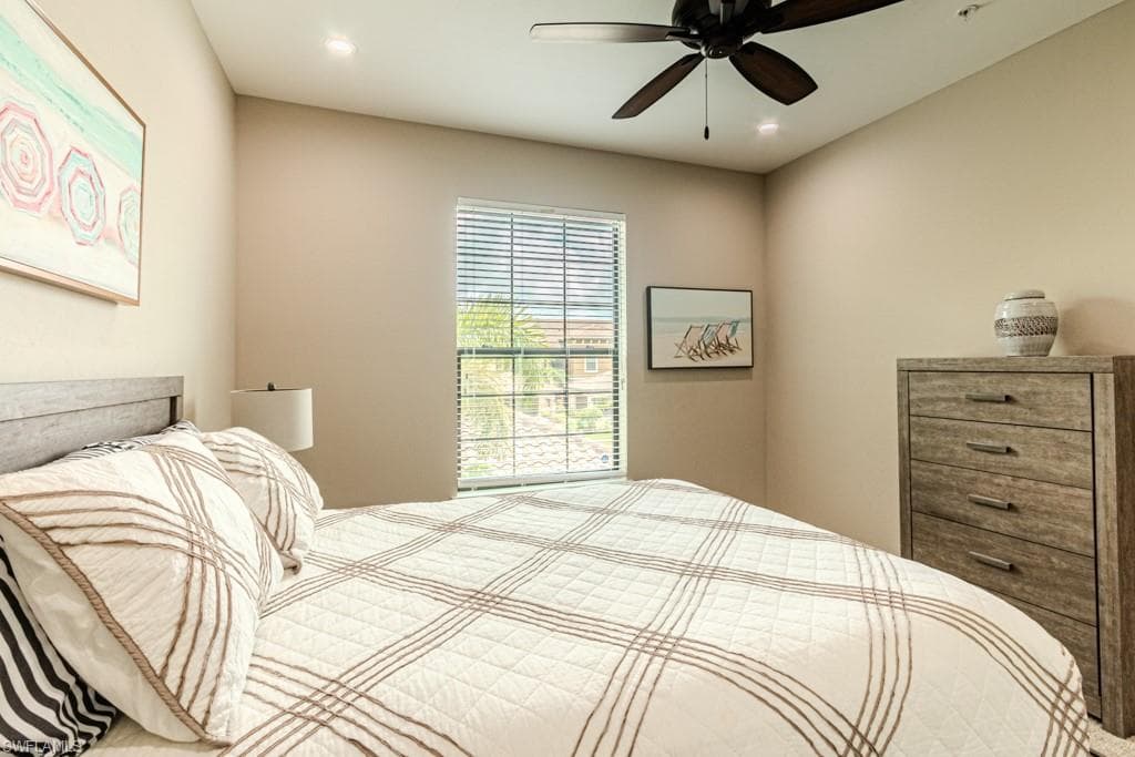 9433 Benvenuto Ct 202, Naples, FL 34119-8