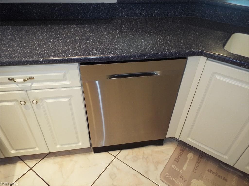 157 Wading Bird Cir K201, Naples, FL 34110-8