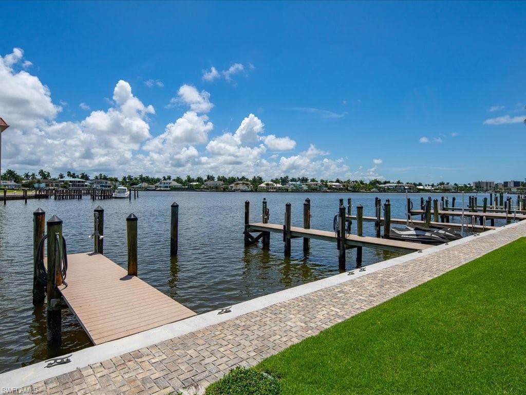 2850 Gulf Shore Blvd N 110, Naples, FL 34103-22
