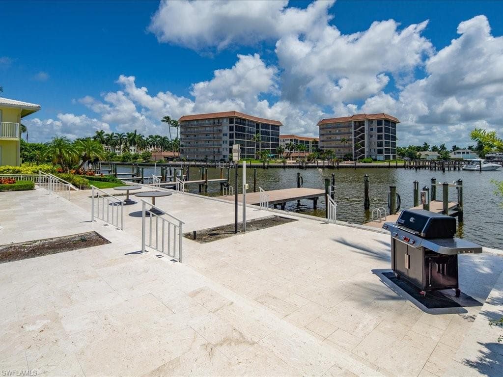 2850 Gulf Shore Blvd N 110, Naples, FL 34103-25