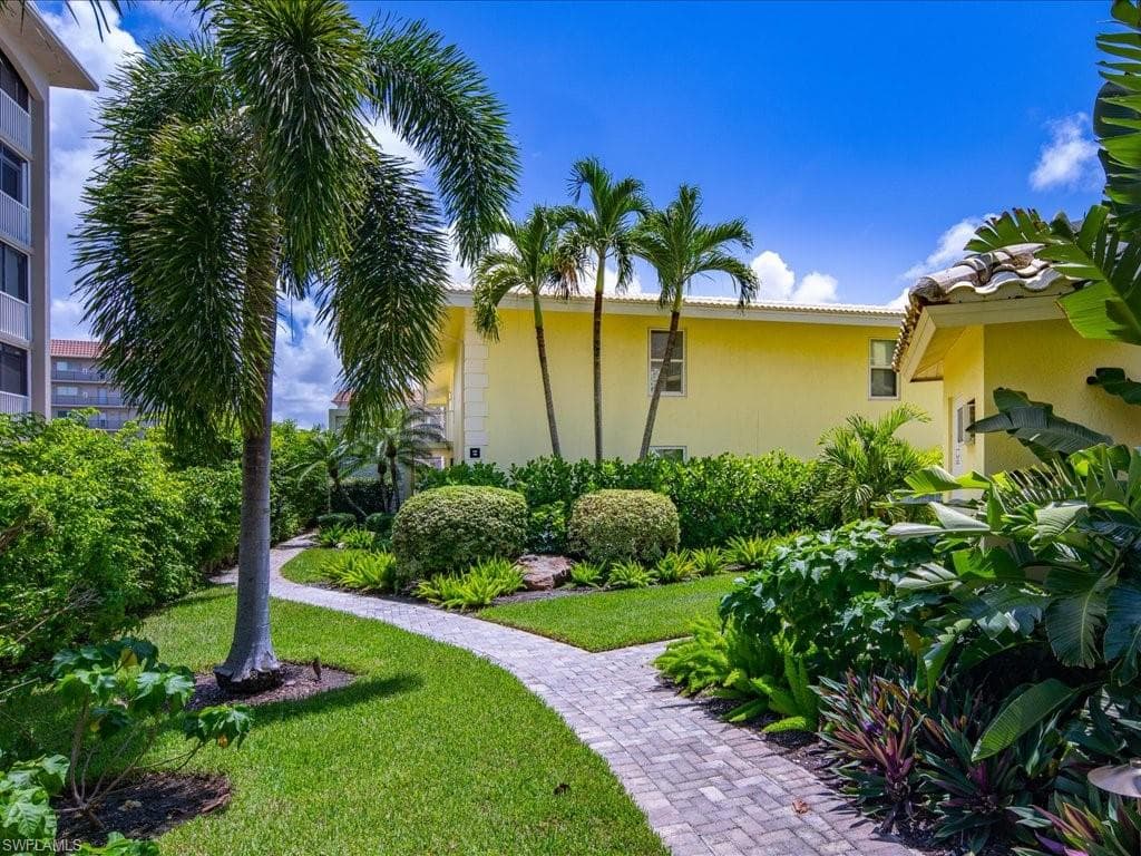 2850 Gulf Shore Blvd N 110, Naples, FL 34103-28