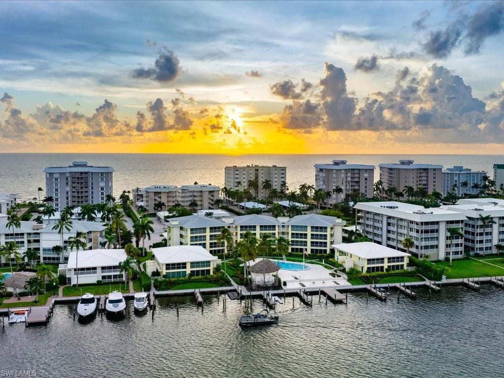 2850 Gulf Shore Blvd N 110, Naples, FL 34103-36