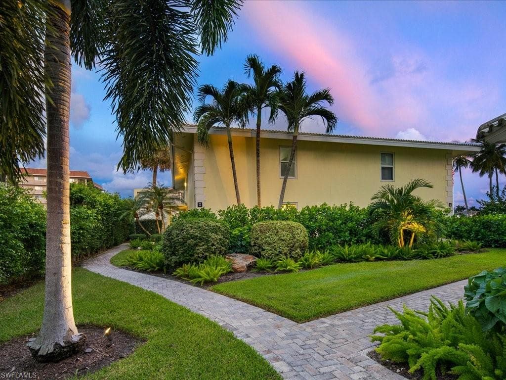 2850 Gulf Shore Blvd N 110, Naples, FL 34103-43