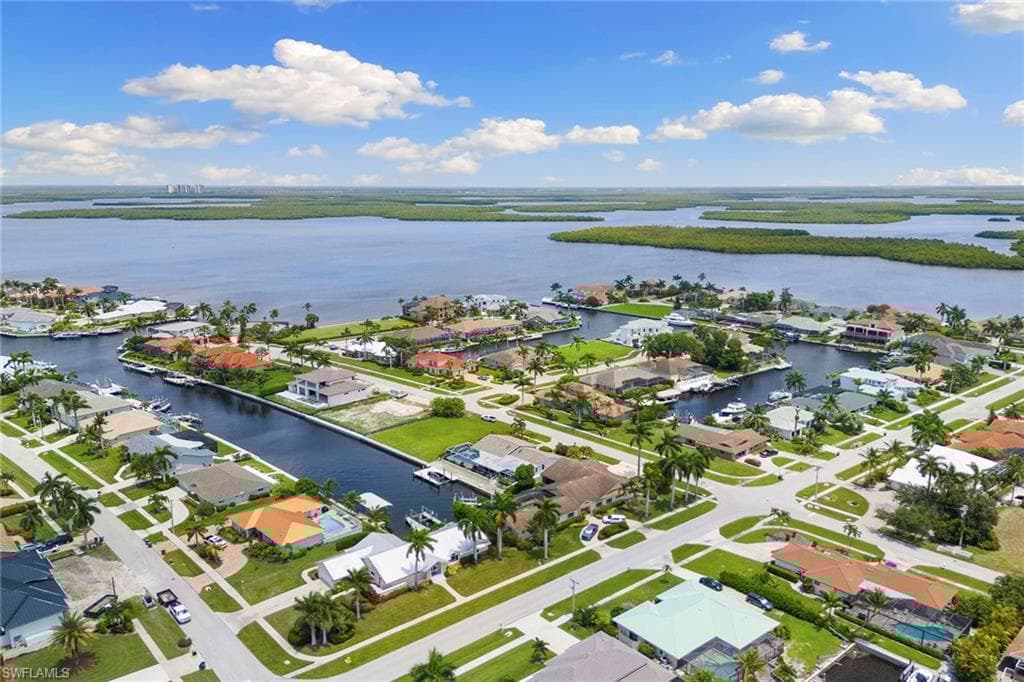 206 Dan River Ct, Marco Island, FL 34145-45