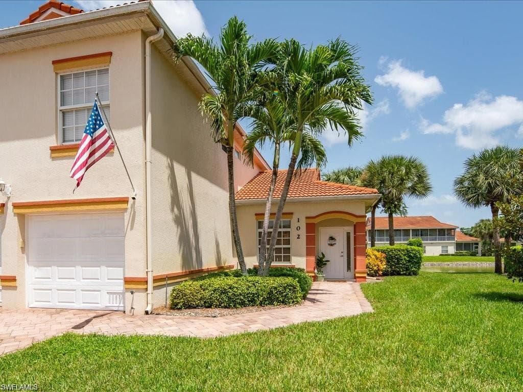 25068 Peacock Ln 102, Naples, FL 34114-2