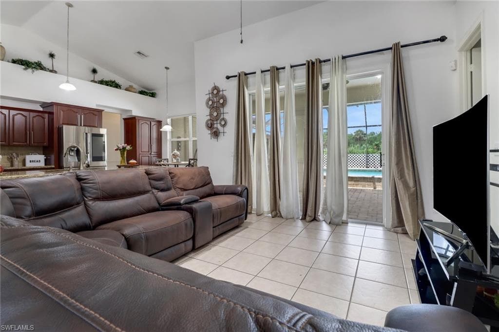 3711 4th Ave SE, Naples, FL 34117-9