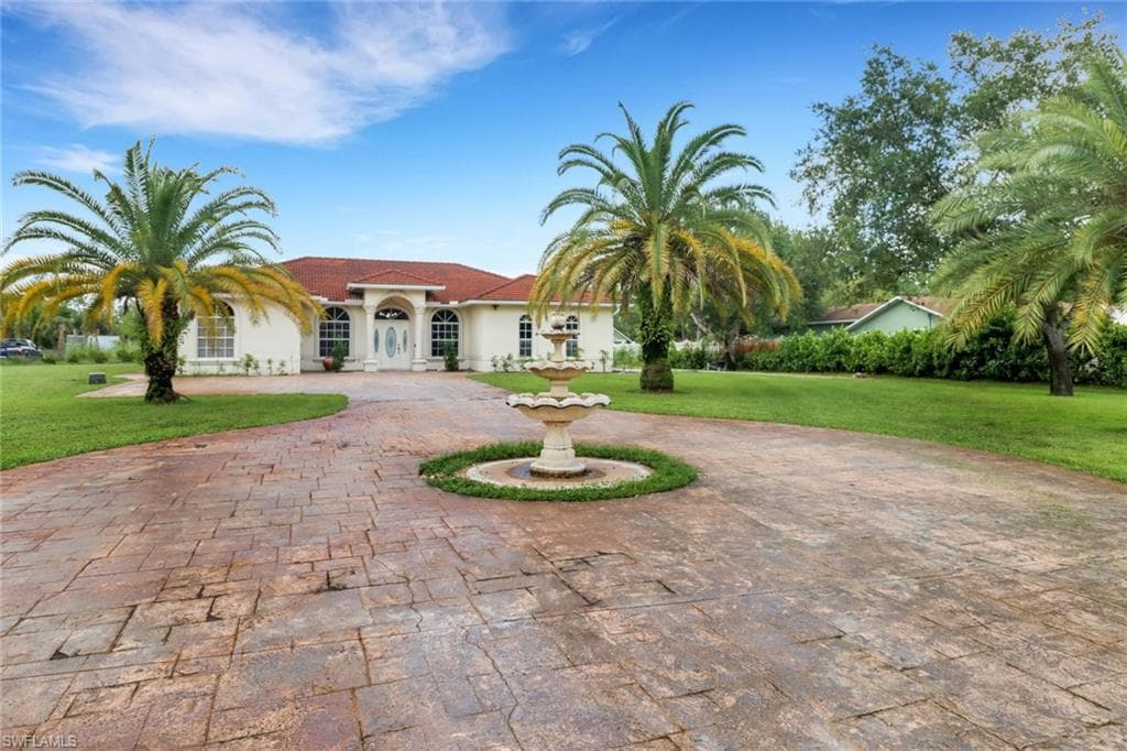 3711 4th Ave SE, Naples, FL 34117-1