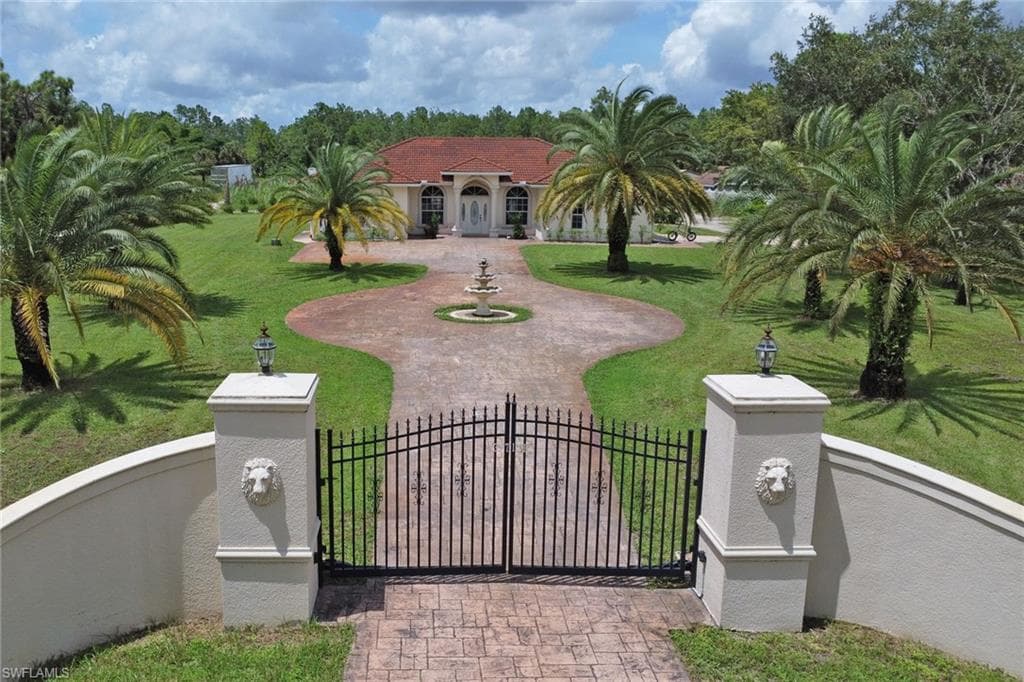 3711 4th Ave SE, Naples, FL 34117-2