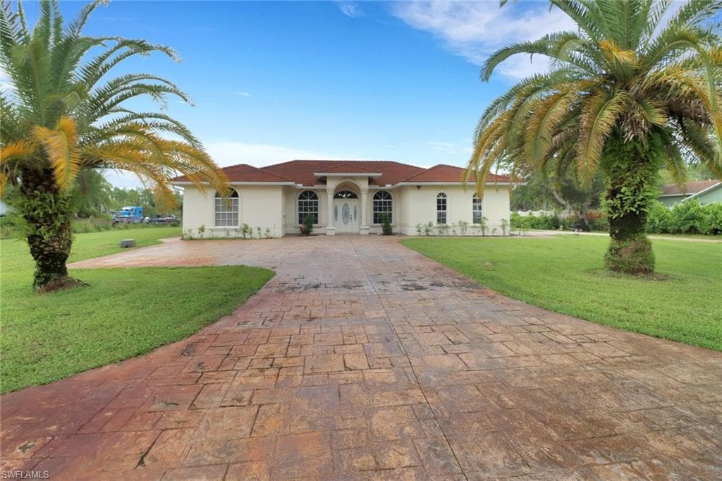 3711 4th Ave SE, Naples, FL 34117-3
