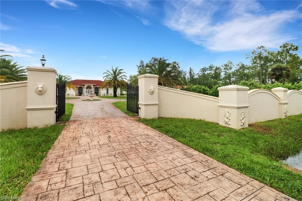 3711 4th Ave SE, Naples, FL 34117-5