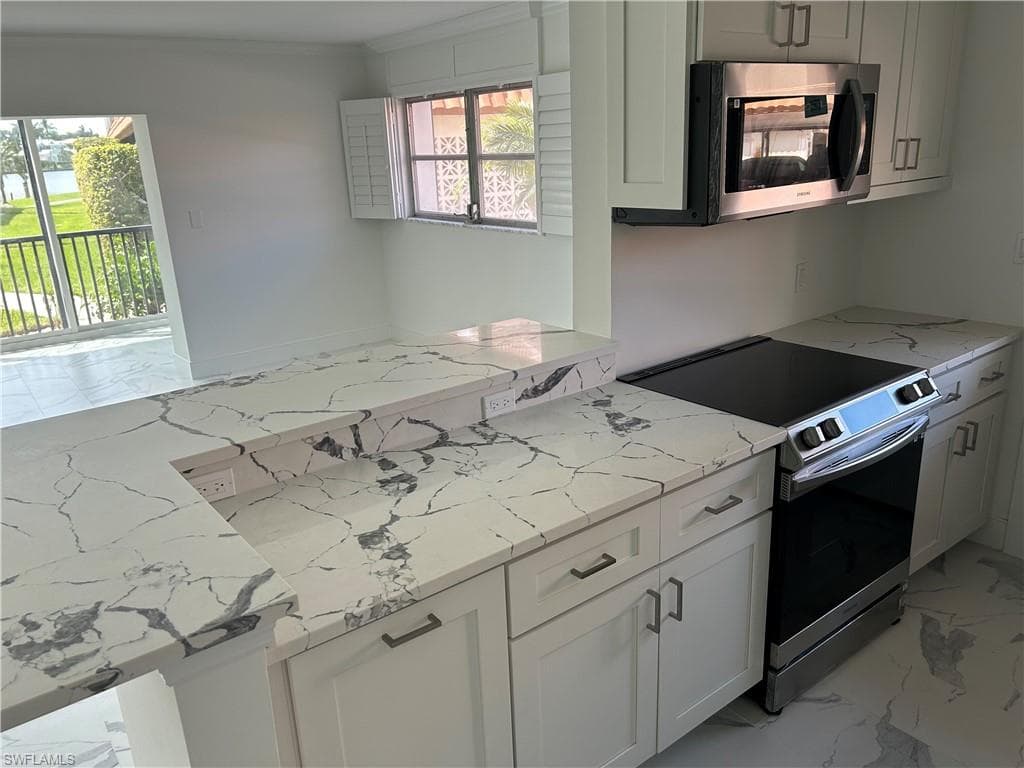 222 Harbour Dr 114, Naples, FL 34103-9