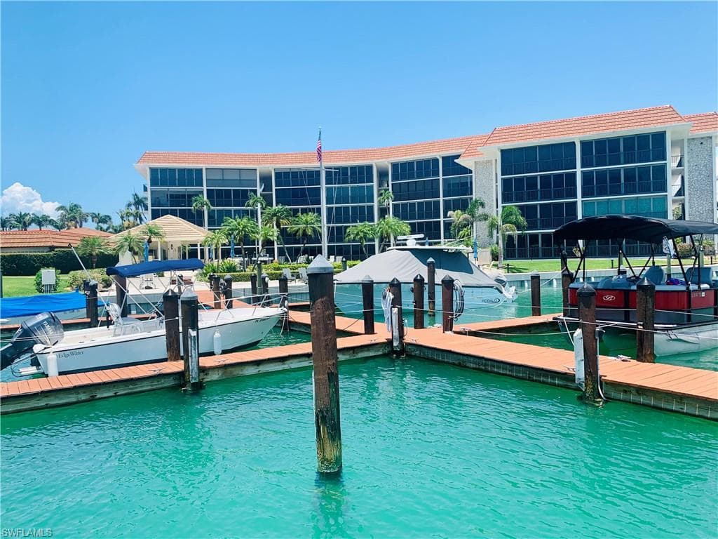 222 Harbour Dr 114, Naples, FL 34103-2