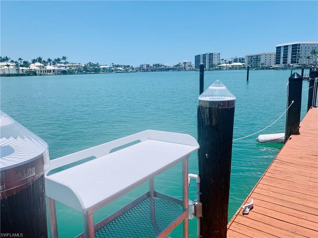 222 Harbour Dr 114, Naples, FL 34103-3