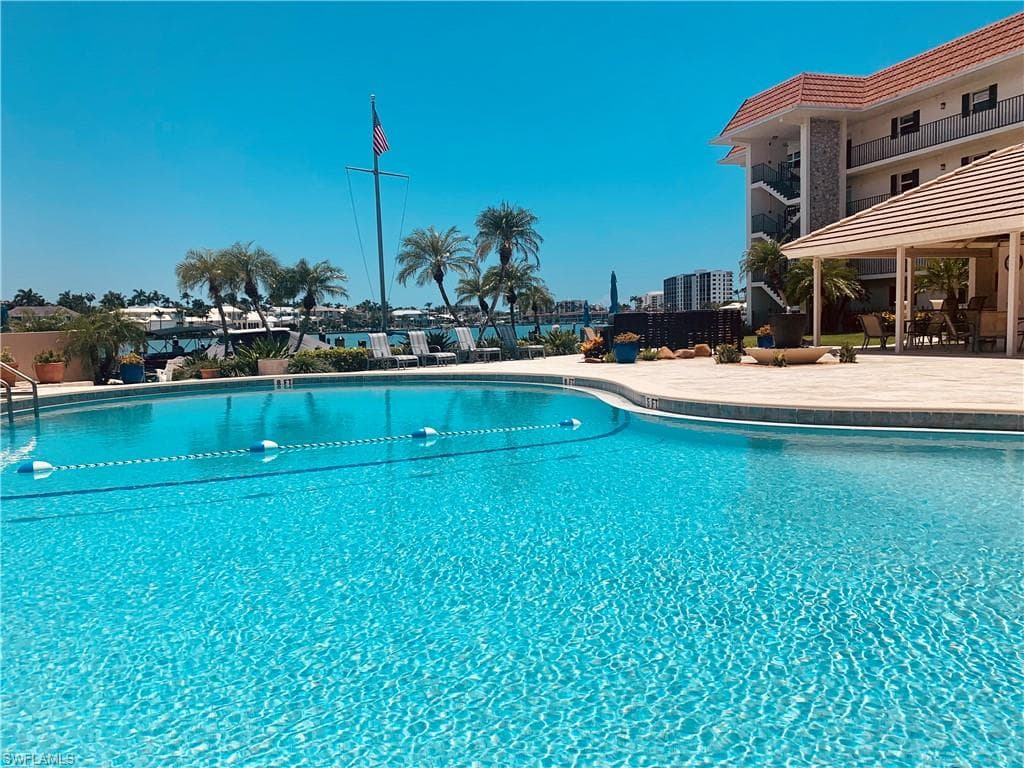222 Harbour Dr 114, Naples, FL 34103-4
