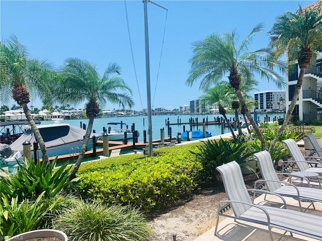 222 Harbour Dr 114, Naples, FL 34103-5