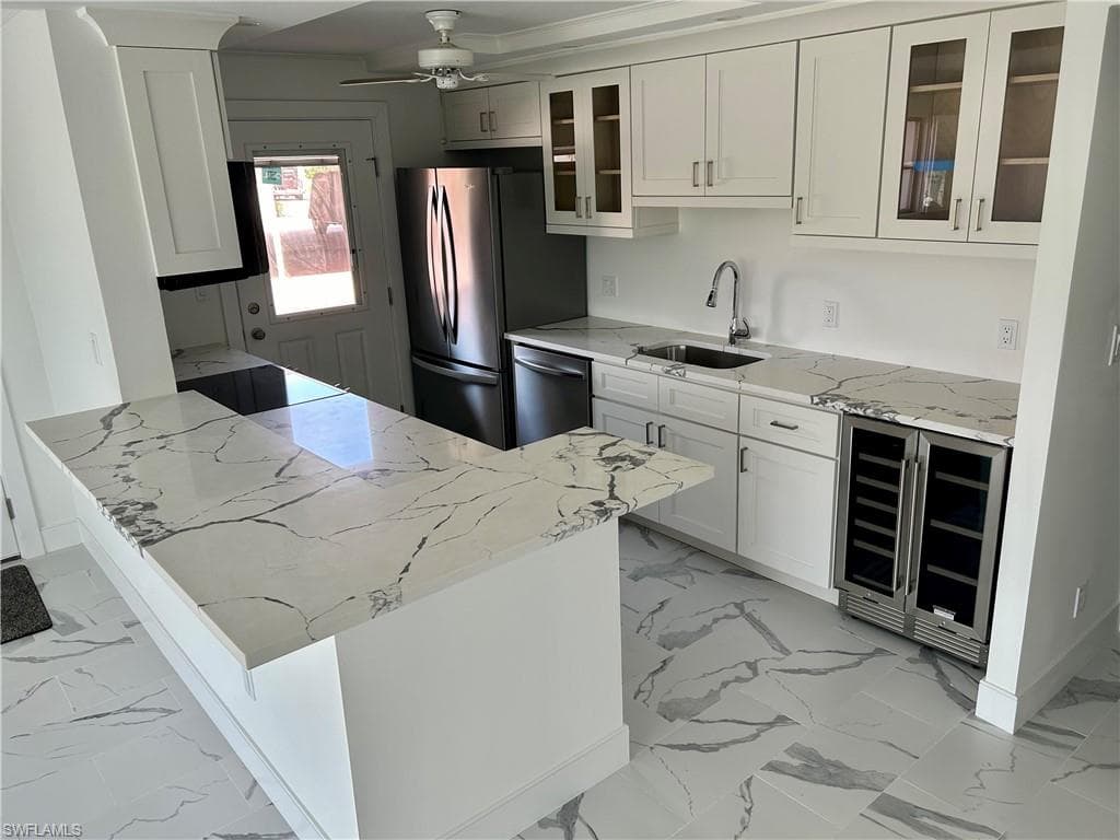 222 Harbour Dr 114, Naples, FL 34103-8