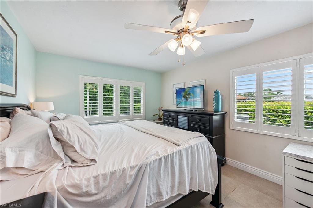140 Landmark St, Marco Island, FL 34145-10