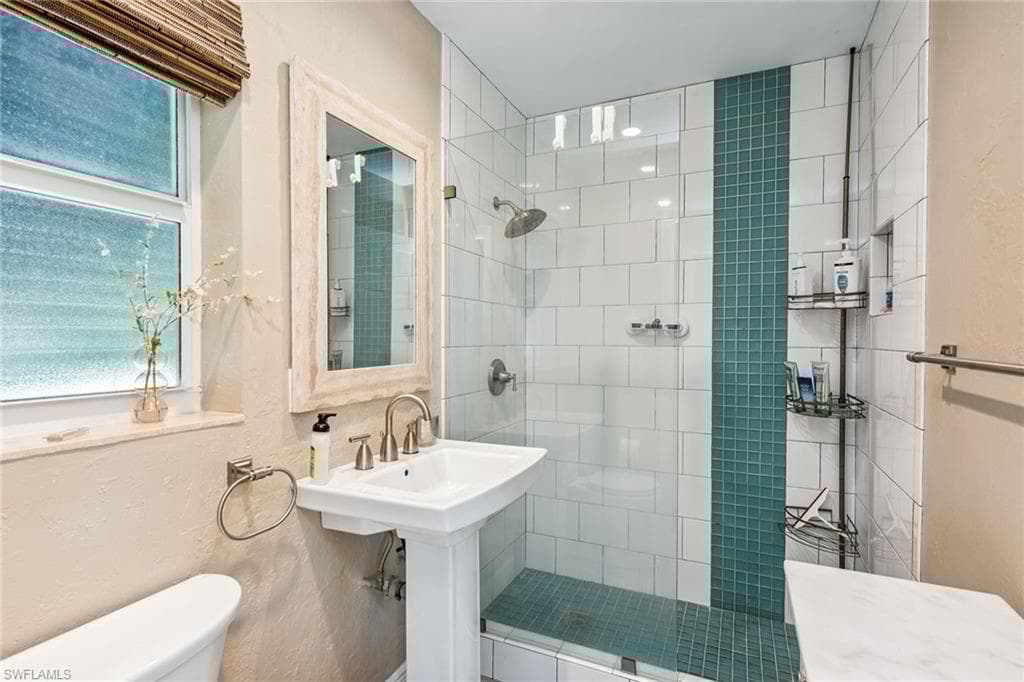 140 Landmark St, Marco Island, FL 34145-11