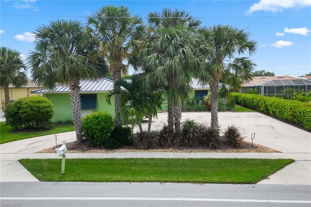 140 Landmark St, Marco Island, FL 34145-21