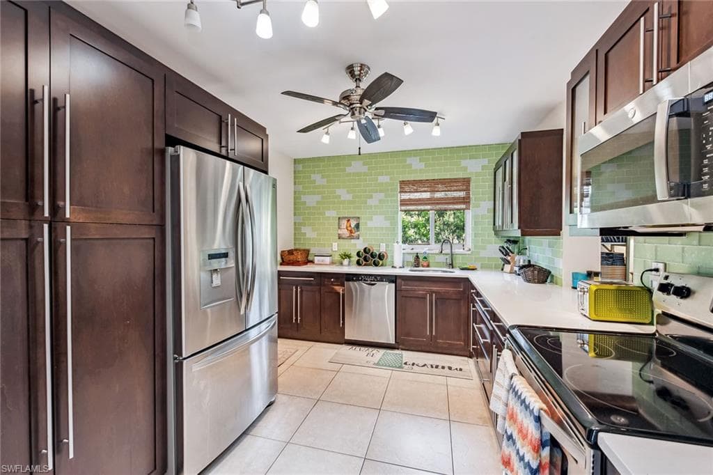 140 Landmark St, Marco Island, FL 34145-8