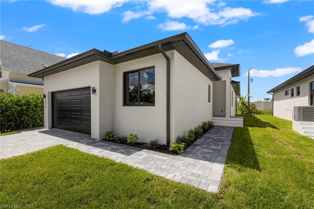 3044 Woodside Ave, Naples, FL 34112-4