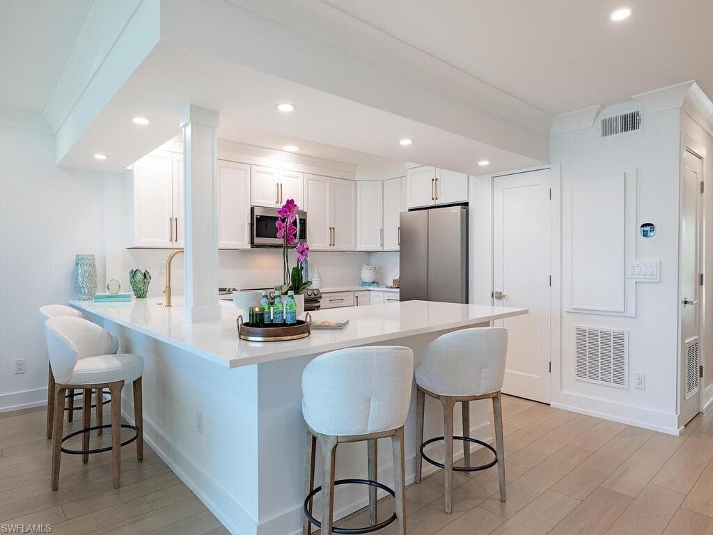 4051 Crayton Rd, Naples, FL 34103-9