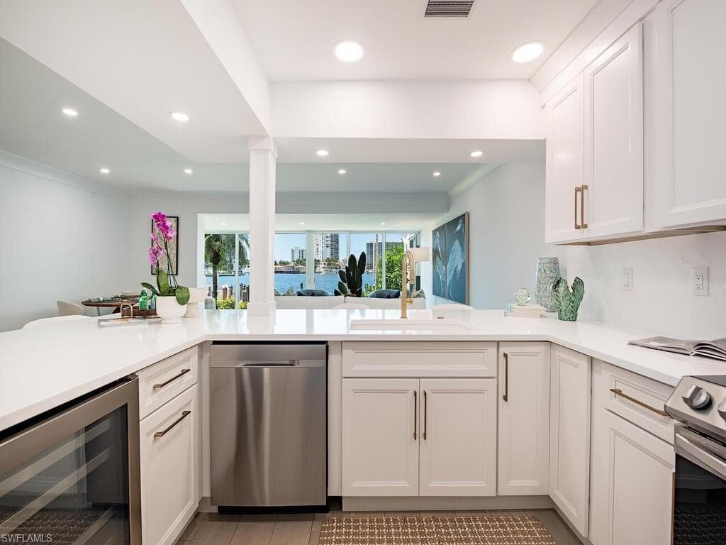 4051 Crayton Rd, Naples, FL 34103-12