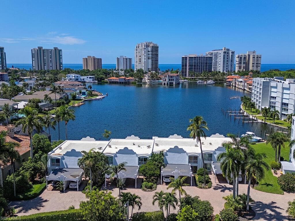 4051 Crayton Rd, Naples, FL 34103-19