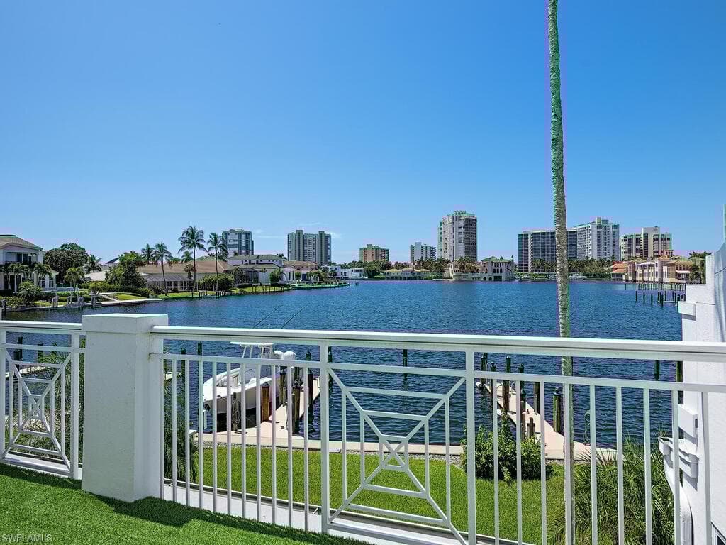 4051 Crayton Rd, Naples, FL 34103-22