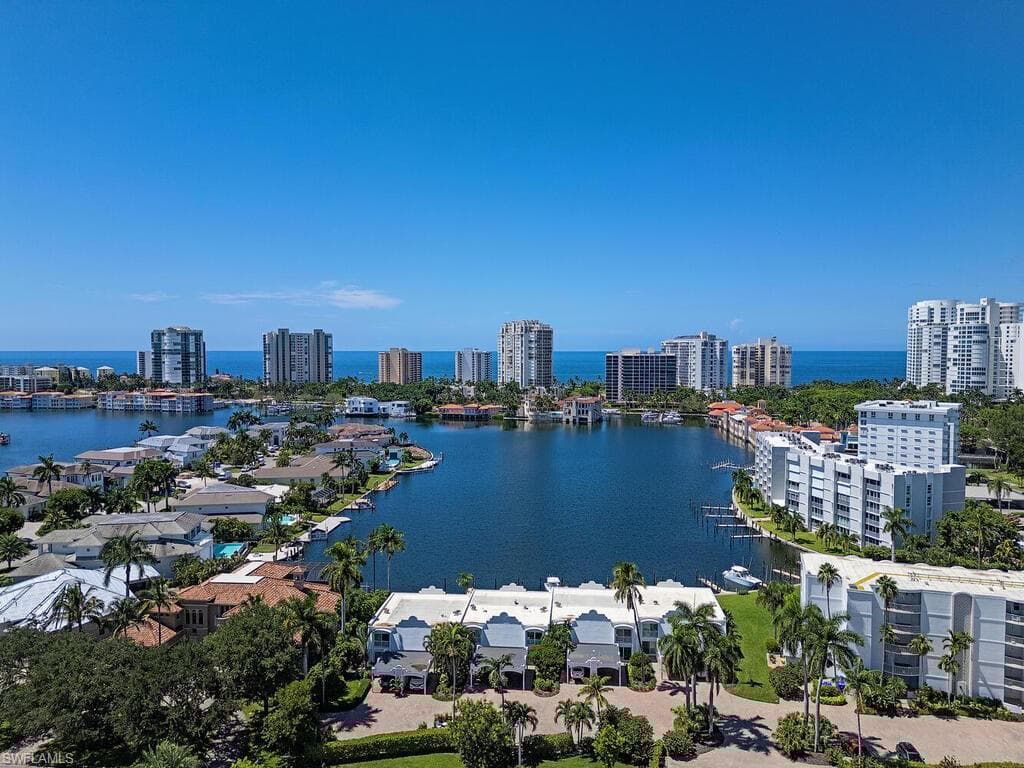 4051 Crayton Rd, Naples, FL 34103-30