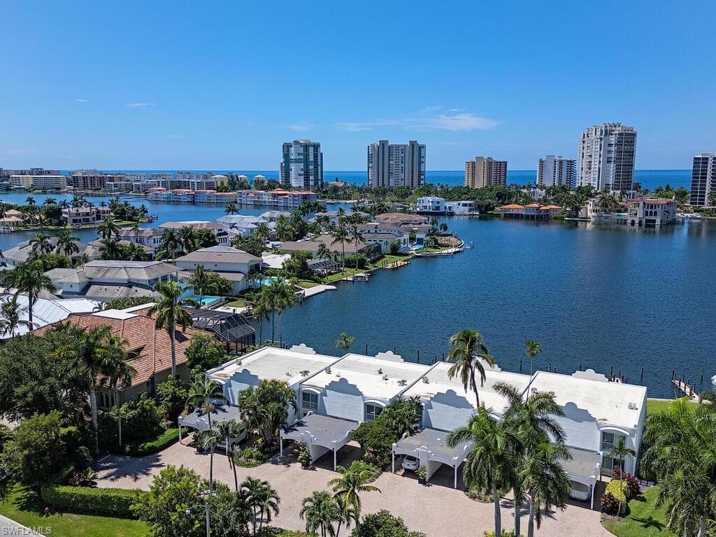 4051 Crayton Rd, Naples, FL 34103-32