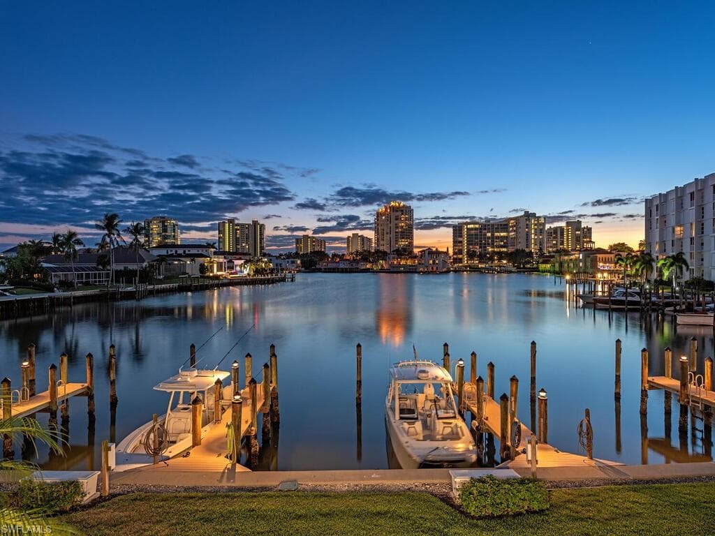 4051 Crayton Rd, Naples, FL 34103-3