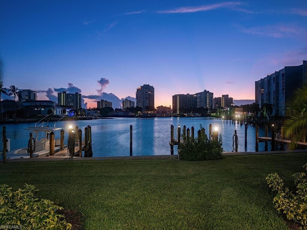 4051 Crayton Rd, Naples, FL 34103-5