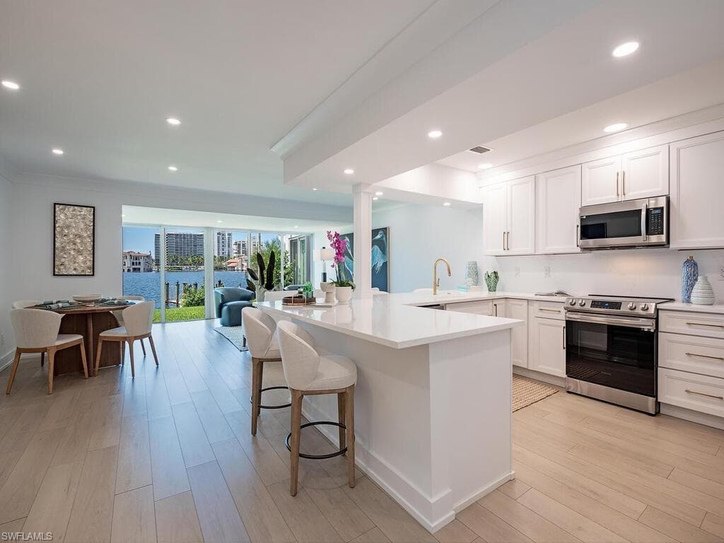 4051 Crayton Rd, Naples, FL 34103-6