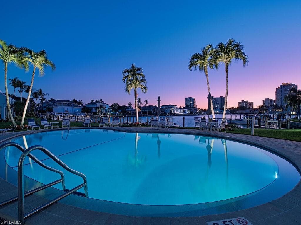 400 Park Shore Dr 102, Naples, FL 34103-13