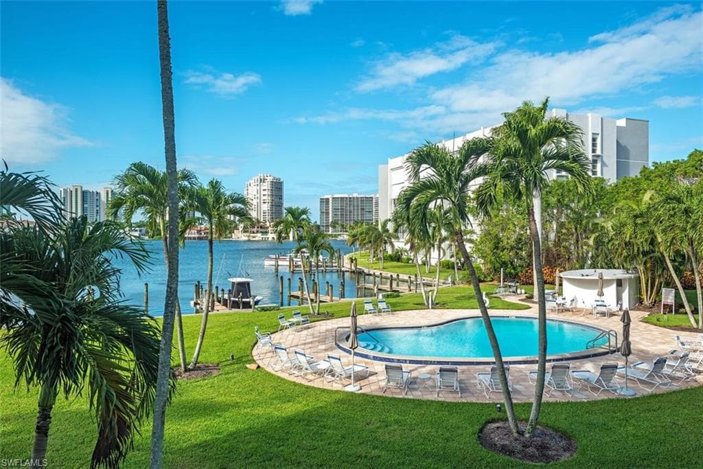 400 Park Shore Dr 102, Naples, FL 34103-21