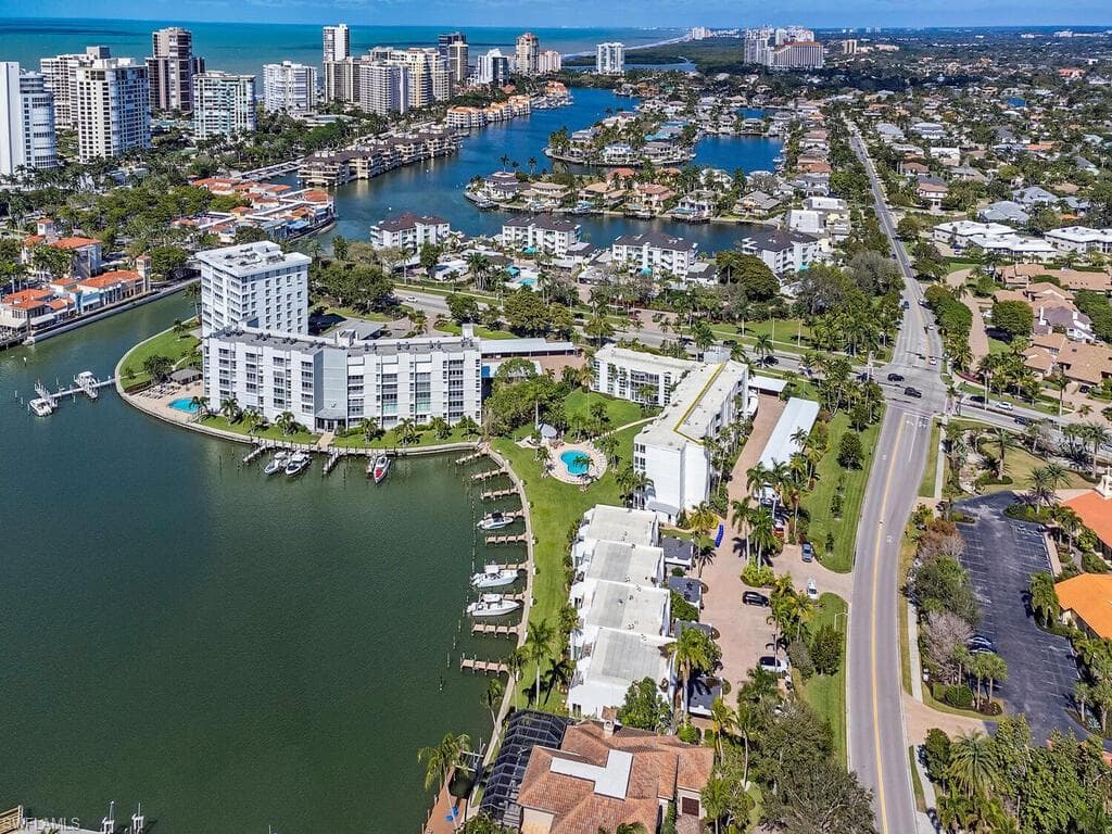 400 Park Shore Dr 102, Naples, FL 34103-22