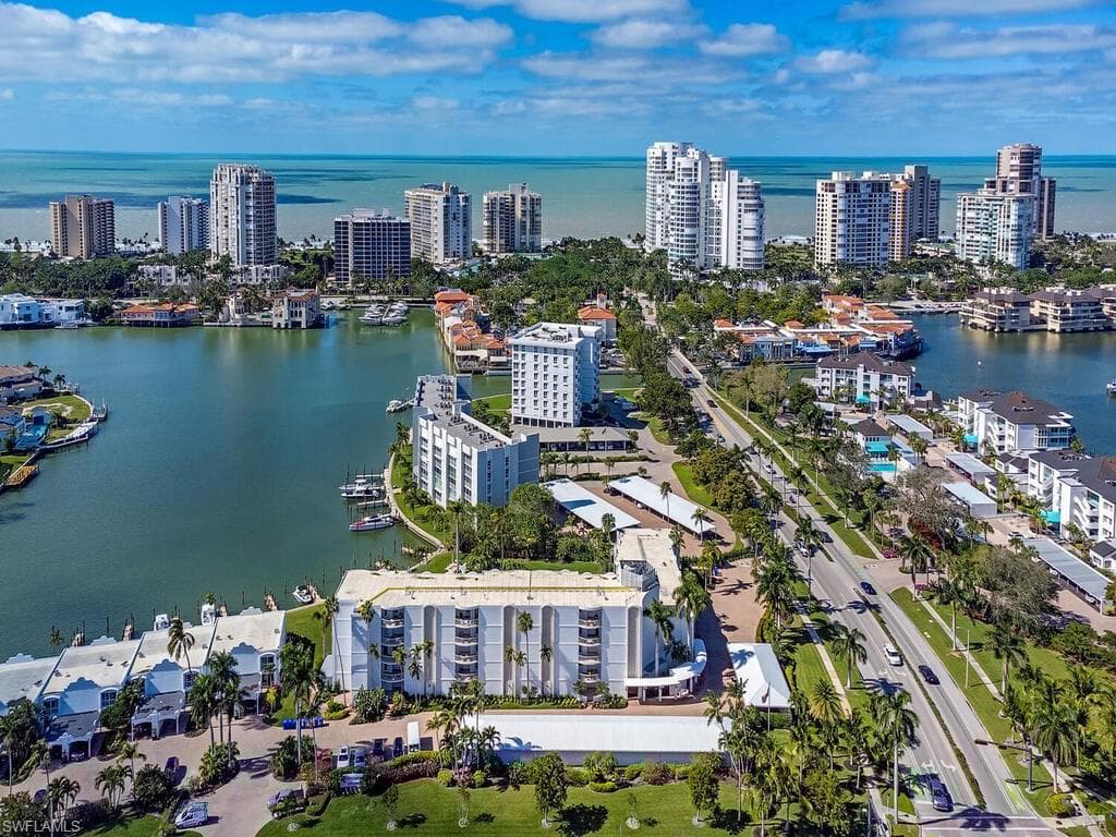 400 Park Shore Dr 102, Naples, FL 34103-23