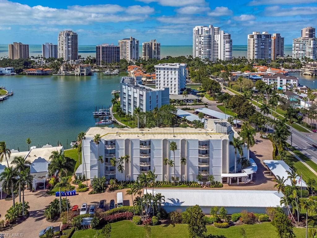 400 Park Shore Dr 102, Naples, FL 34103-24