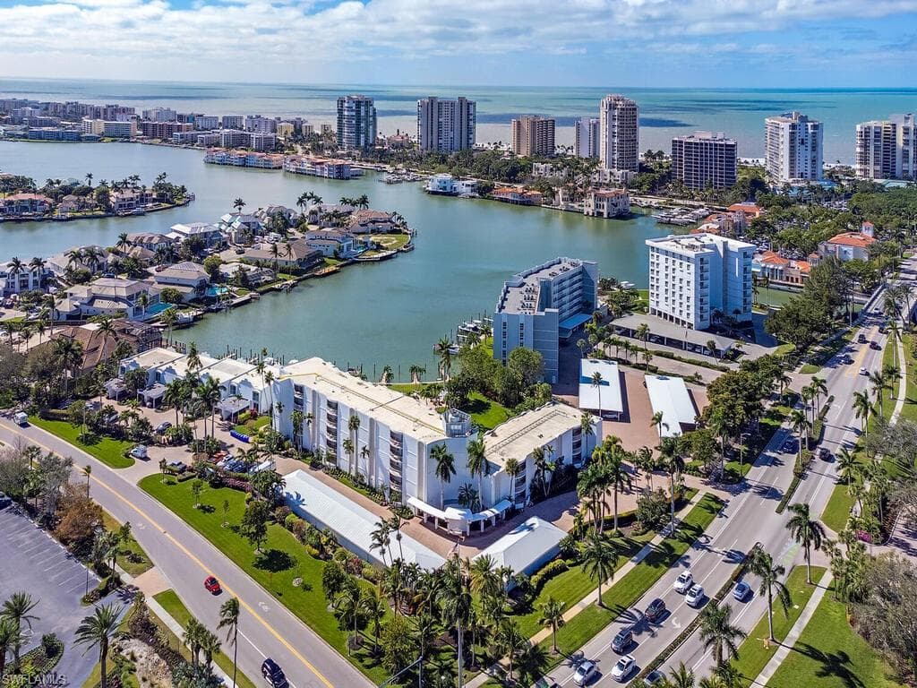 400 Park Shore Dr 102, Naples, FL 34103-25