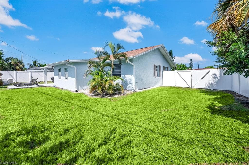 4701 Dorando Dr, Naples, FL 34103-36
