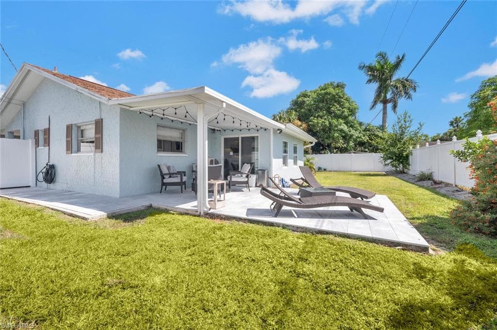 4701 Dorando Dr, Naples, FL 34103-38