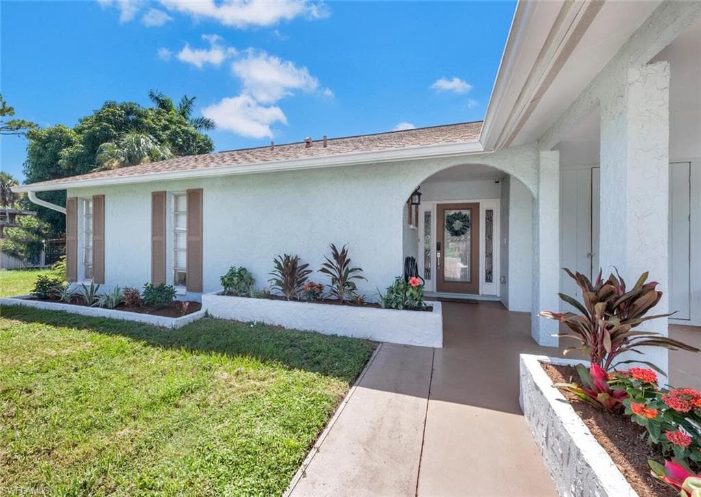 4701 Dorando Dr, Naples, FL 34103-4