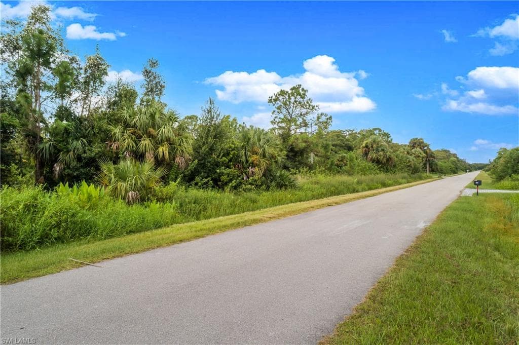 420 47th Ave NE, Naples, FL 34120-5