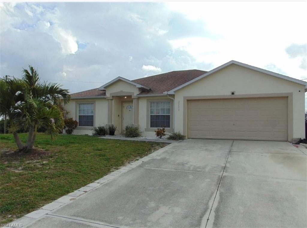 2203 Christopher Ave N, Lehigh Acres, FL 33971-2